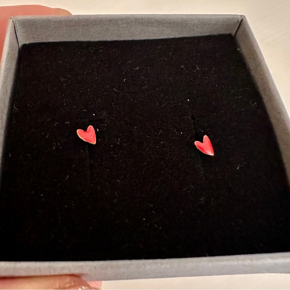 New, red heart stud earrings (gilt brass w/ gold)
